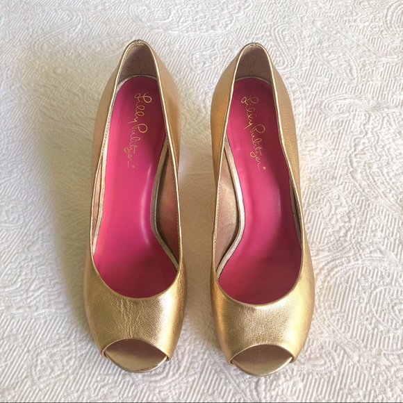 Lilly Pulitzer Resort Chic Wedge in Gold size 6 - Picture 1 of 9